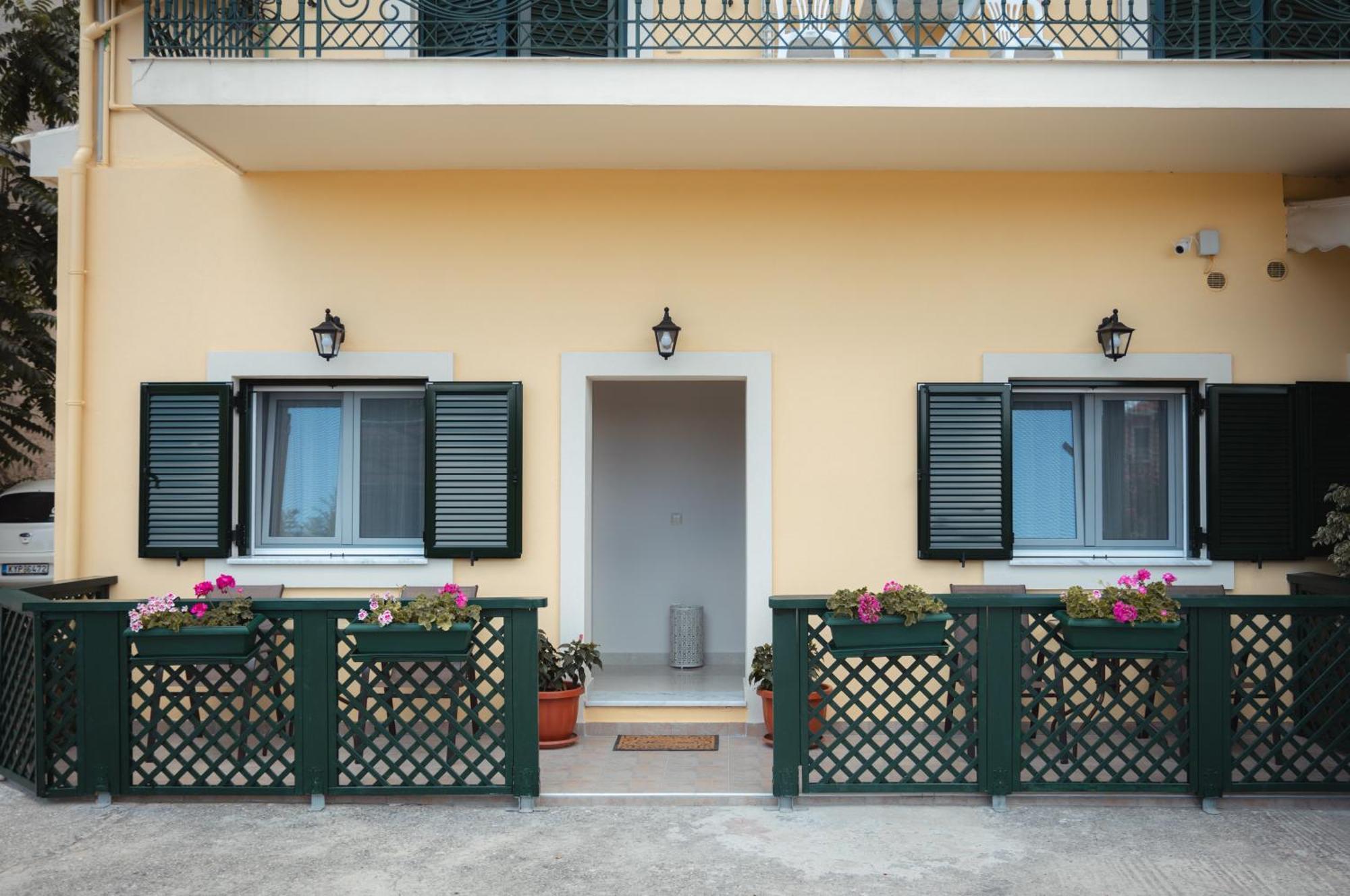 Nostalgia Corfu Town Apartments Exteriör bild